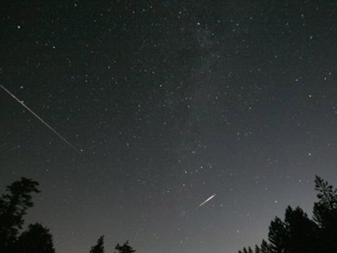 Meteori na nebu (ilustracija) - 