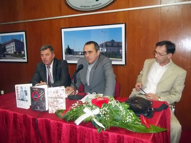 Derventa: Predstavljene knjige o zločinima nad Srbima na Kosovu - Foto: SRNA
