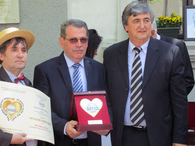 Ostoja Barašin, predsjednik Turističke organizacije Banjaluka primio nagradu "SACEN internešnel" - Foto: SRNA