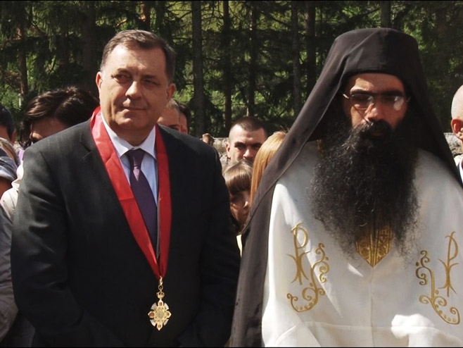 Predsjednik Republike Srpske Milorad Dodik primio je danas u Valjevu najviše odlikovanje Eparhije valjevske - Orden Svetog vladike Nikolaja - Foto: SRNA