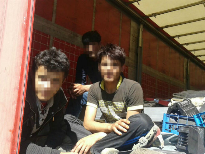 Ilegalni migranti iz Avganistana (foto: Granična policija BiH) - 
