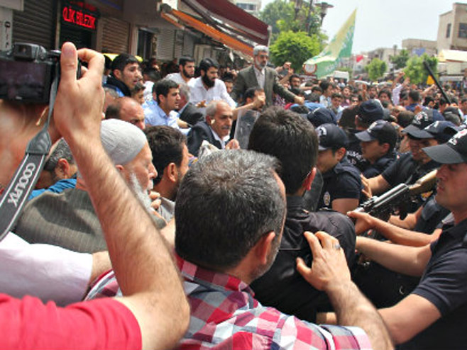 Demonstracije u Turskoj (foto: www.todayszaman.com) - 