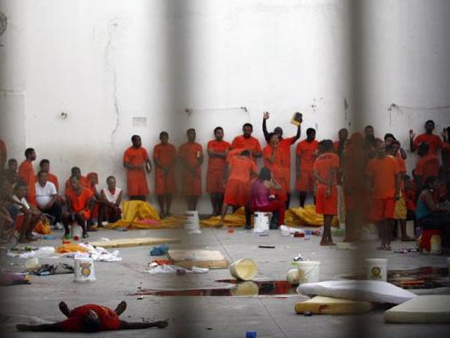 Pobuna u zatvoru Feira de Santana u Brazilu (Foto: Luiz Tito | Ag. A TARDE) - 
