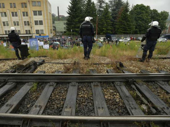 Srbija: Policija sprečava blokadu pruge - Foto: TANЈUG