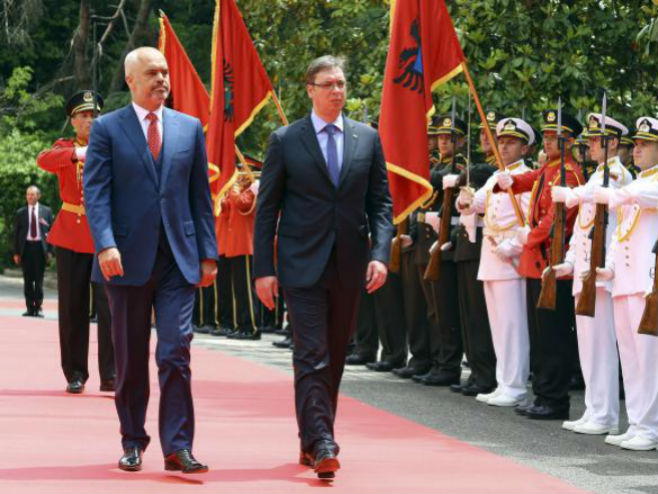 Vučić u posjeti Tirani - Foto: AP