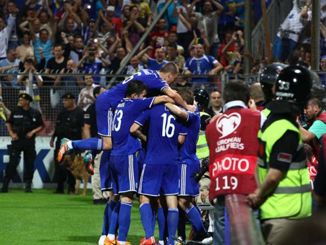 Fubaleri BiH proslavljaju gol protiv Izraela (FOTO: Avaz/ Ј. Hadžić) - 