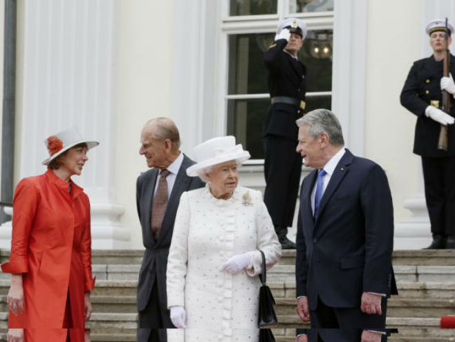 Britanska kraljica - Foto: AP