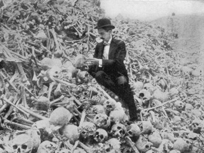 Izložba fotografija britanskih genocida kroz istoriju (foto: zavetnici.rs) - 