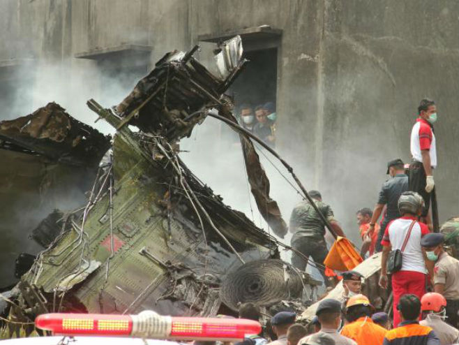 Indonezija: Avion pao na zgradu - Foto: AP