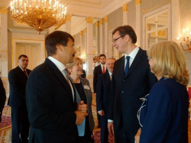 Vučić sa predsjednikom Mađarske Јanošom Aderom (photo: Twitter @SerbianPM) - 