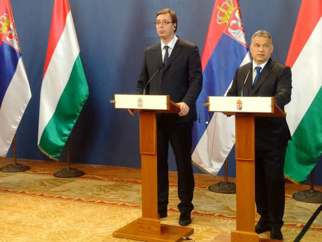 Vučić i Orban na pres konferenciji (foto: Twitter ‏@SerbianPM) - 