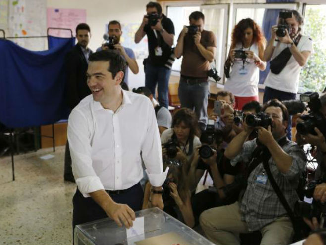 Aleksis Cipras na glasačkom mjestu - Foto: AP