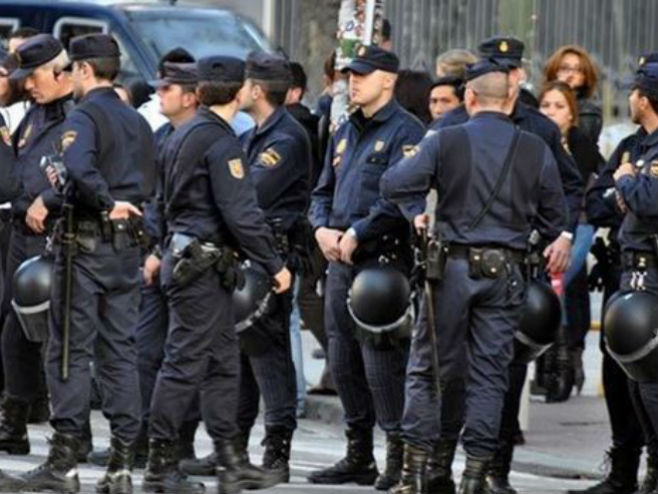 Španska policija (foto: lbcgroup.tv) - 