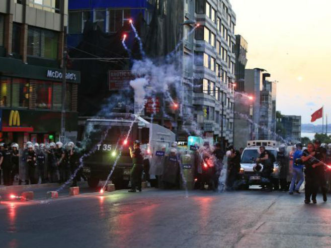 Protesti u Turskoj zbog napada u Suruču - Foto: AP