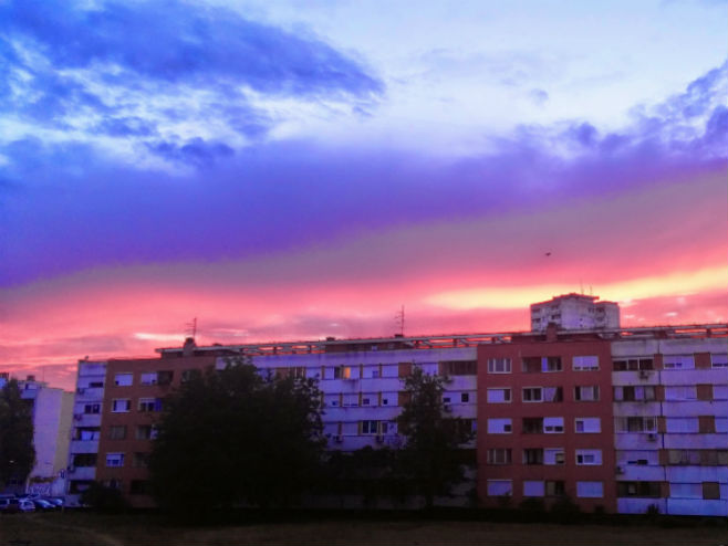Izlazak sunca u Banjaluci (foto: Dražen Spasojević) - 