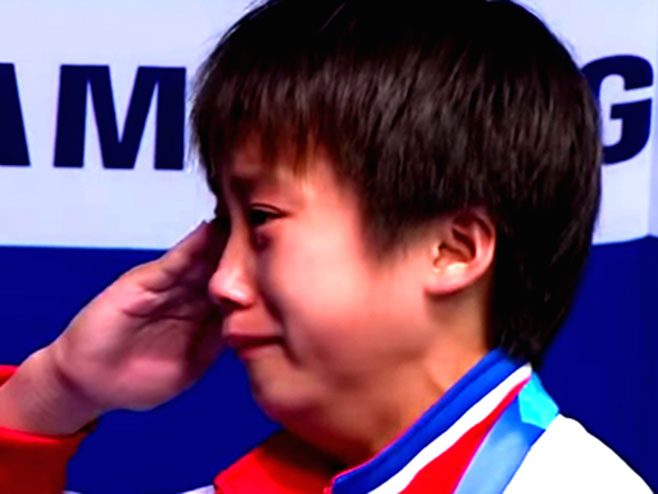 Kim Kuk-Hjang na proglašenju pobjednika (FOTO: Youtube) - 