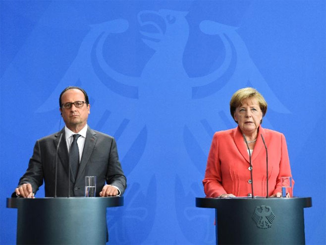 Angela Merkel i Fransoa Oland na konferenciji za novinare o izbjegličkoj krizi - Foto: AFP