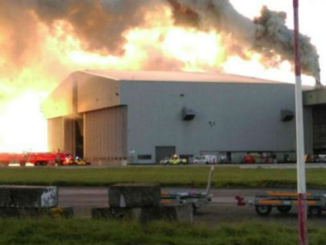 Požar na aerodromu u Dablinu (foto: Dublin Fire Brigade Twitter) - 