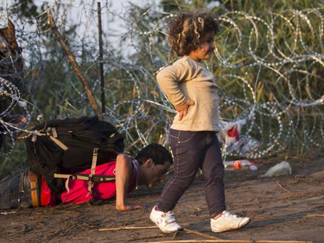 Ilegalni migranti na mađarskoj granici - Foto: TANЈUG