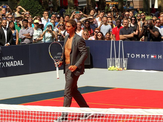 Rafael Nadal promoviše brend Tomi Hilfiger (FOTO: mirror.co.uk) - 