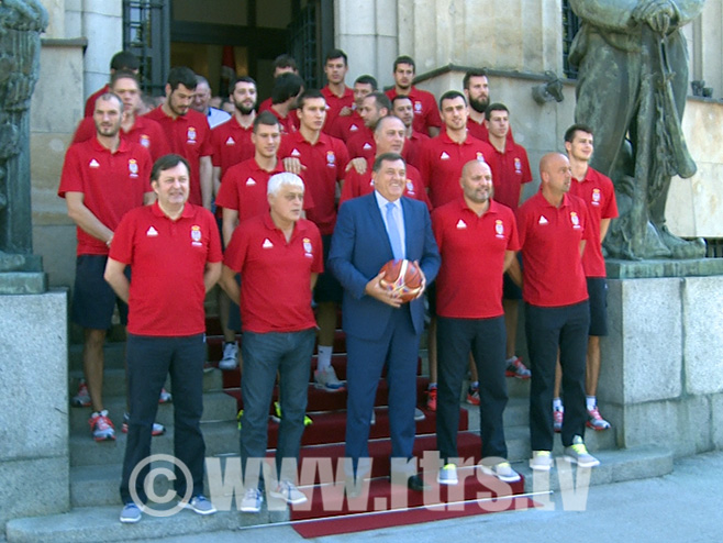 Košarkaši Srbije kod predsjednika Republike Srpske Milorada Dodika - Foto: RTRS