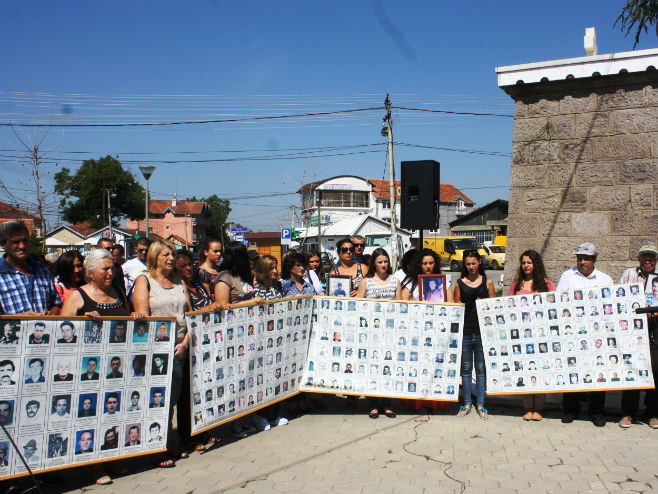 Protest porodica nestalih u Gračanici - Foto: SRNA