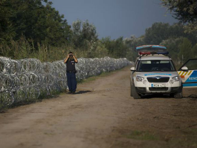Ograda na granici Mađarske sa Srbijom (foto: AP - Darko Bandić) - Foto: AP