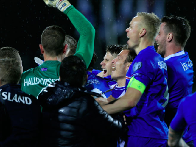 Fudbaleri Islanda proslavljaju plasman na Euro (FOTO: icelandreview.com) - 