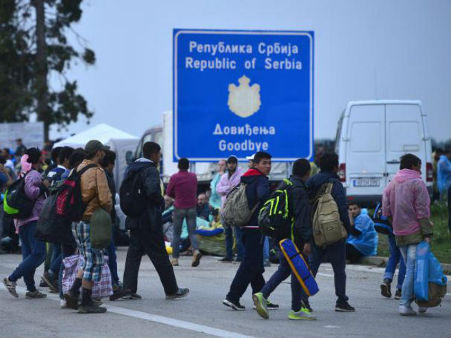 Izbjeglice na graničnom prelazu Šid - Tovarnik - Foto: TANЈUG