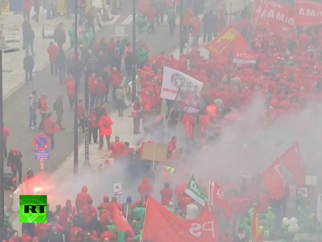 Protesti u Briselu (photo: RT/Screenshot) - 