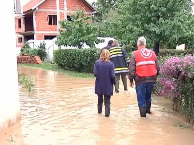 Dvorišta i prizemlja više kuća u Preševu poplavljeni zbog obilnih padavina - Foto: RTS