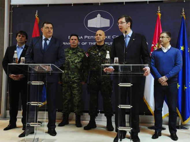 Predsjednik RS Milorad Dodik i premijer Srbije Aleksandar Vučić na konferenciji za novinare - Foto: TANЈUG
