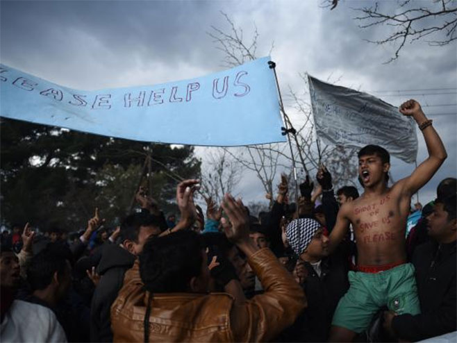 Protesti migranata na makedonsko-grčkoj granici - Foto: AP