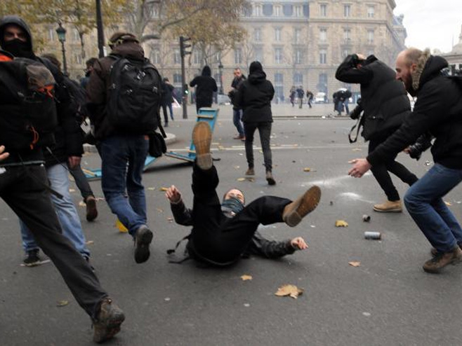 Demonstracije u Parizu - Foto: TANЈUG