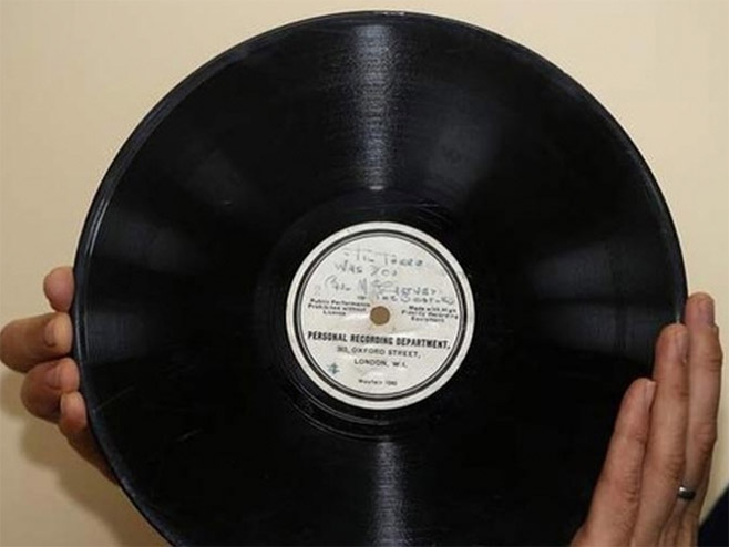 Ploča Bitlsa iz 1962. - Foto: RTRS