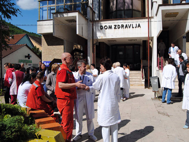 Štrajk zdravstvenih radnika u Domu zdravlja Zvornik - Foto: SRNA
