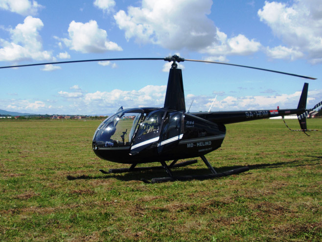 Helikopter "Robinson 44" (Foto: wikimedia.org) - 