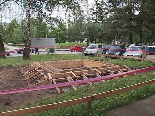 Doboj: Spomenik žrtvama poplava u izgradnji - Foto: RTRS