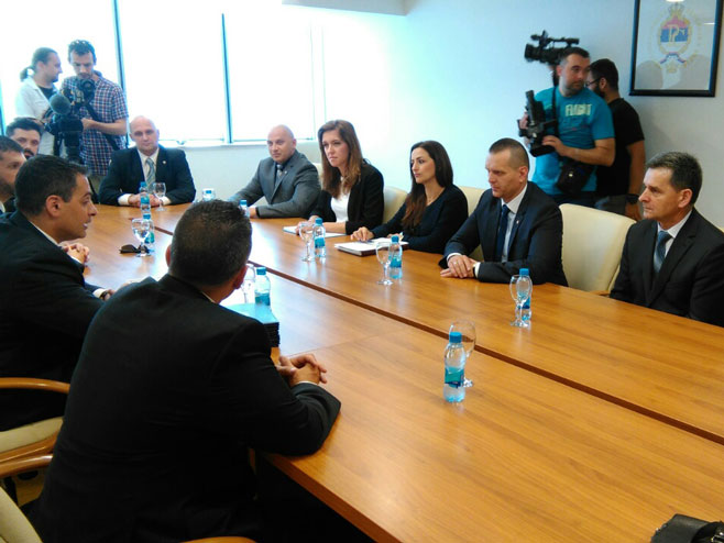 Delegacija FBI sa ministrom Lukačem - Foto: RTRS