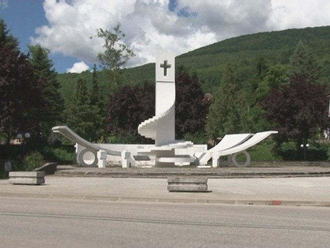 Spomenik u Ribniku - Foto: RTRS