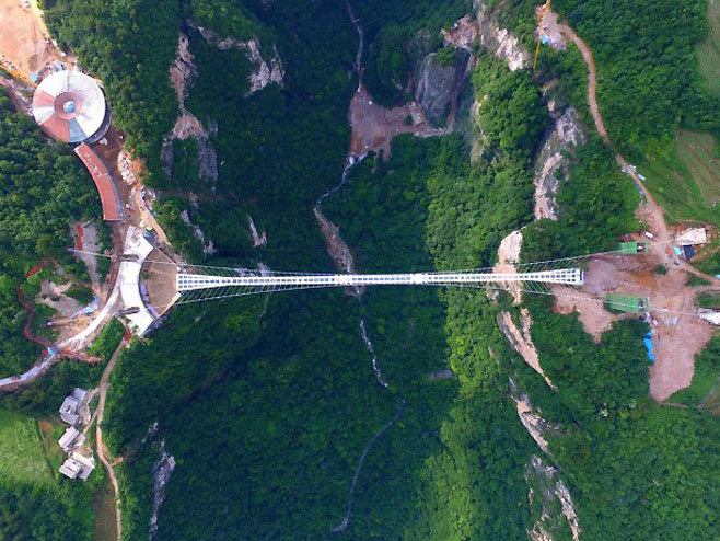 Stakleni most u Kini - Foto: AP