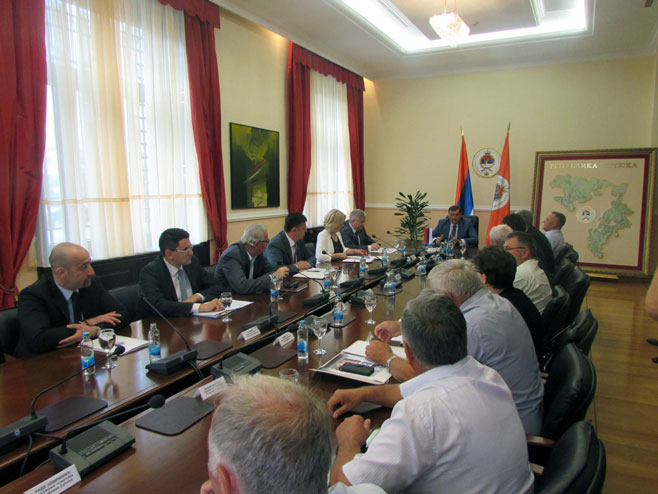Sastanak kod predsjednika RS Milorada Dodika o predloženoj adaptaciji Sporazuma  o stabilizaciji i pridruživanju - Foto: SRNA