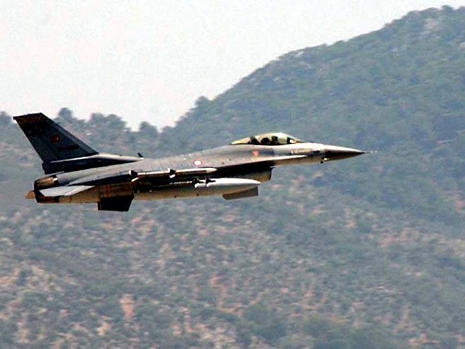 Turski vojni avion F-16 - Foto: AP