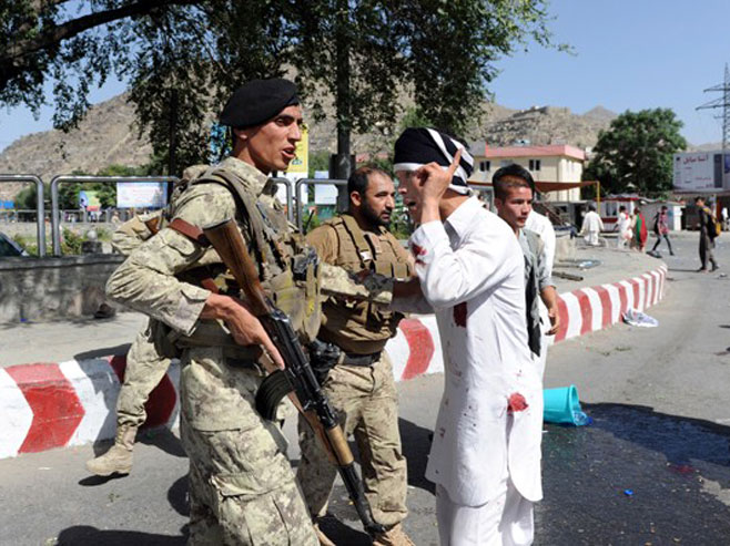 Bombaški napad u Kabulu (Foto: epa/Hedayatullah Amid) - 