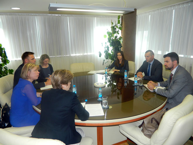 Lukač sa ambasadorkom Francuske Kler Bodoni - Foto: RTRS