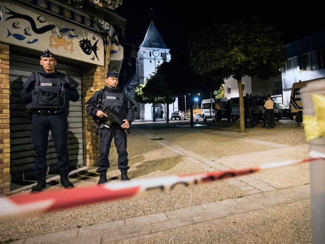 Francuska policija (Foto: epa/Ian Langsdon) - 