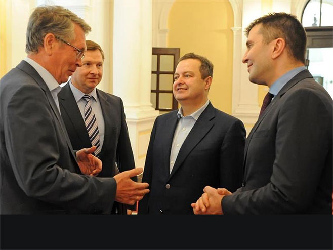 Dačić i Đorđević sa ambasadorom Čepurinom (Izvor:Ministarstvo odbrane) - 