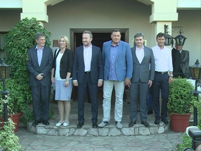 Dodik, Cvijanović, Izetbgović, Zvizdić, Vigemark - Foto: RTRS