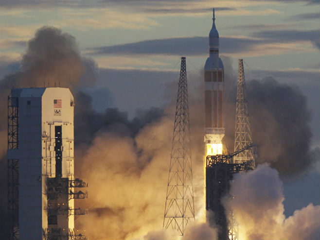 Lansirana raketa sa satelitima za praćenje (Foto: AP Photo/ Marta Lavandier) - 