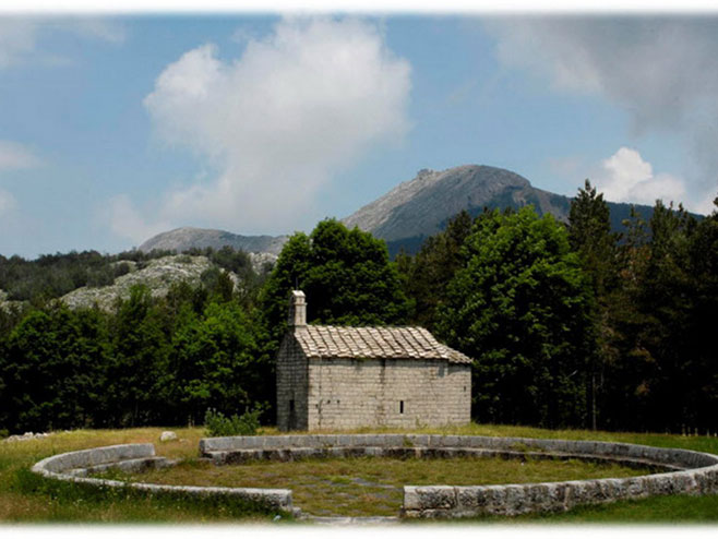 Crkva Sv. Preobraženja u blizini Ivanovih korita (foto:letoucrnojgori.com) - 